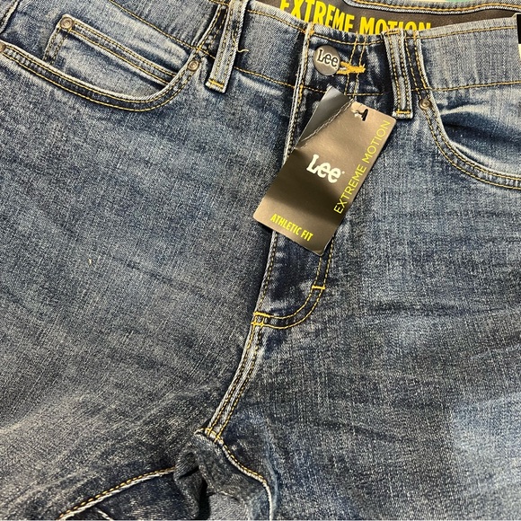 Mens Lee Extreme Motion Athletic Fit Jeans - Picture 6 of 8